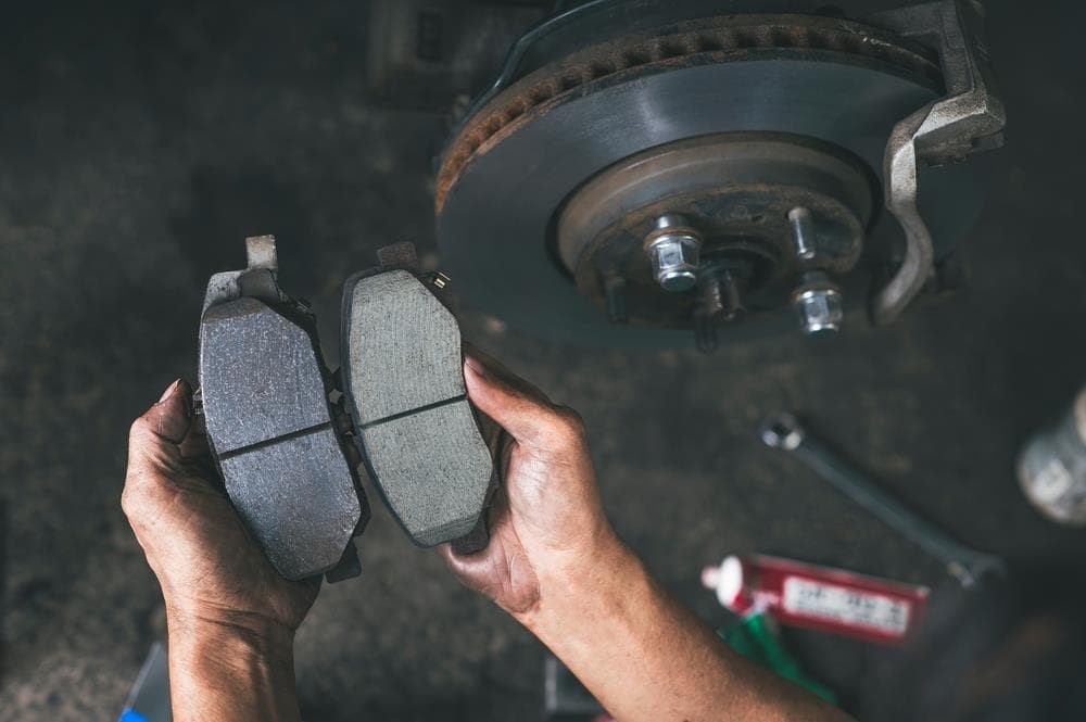 ¿Cada cuánto tiempo debemos revisar los frenos de un coche?