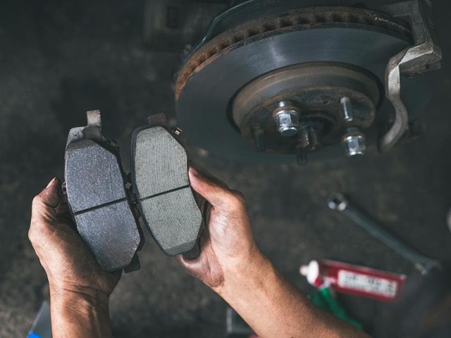 ¿Cada cuánto tiempo debemos revisar los frenos de un coche?