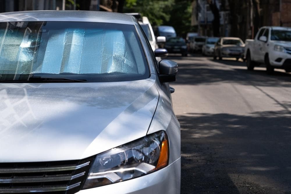 Cómo proteger tu coche del sol y el calor: trucos y productos