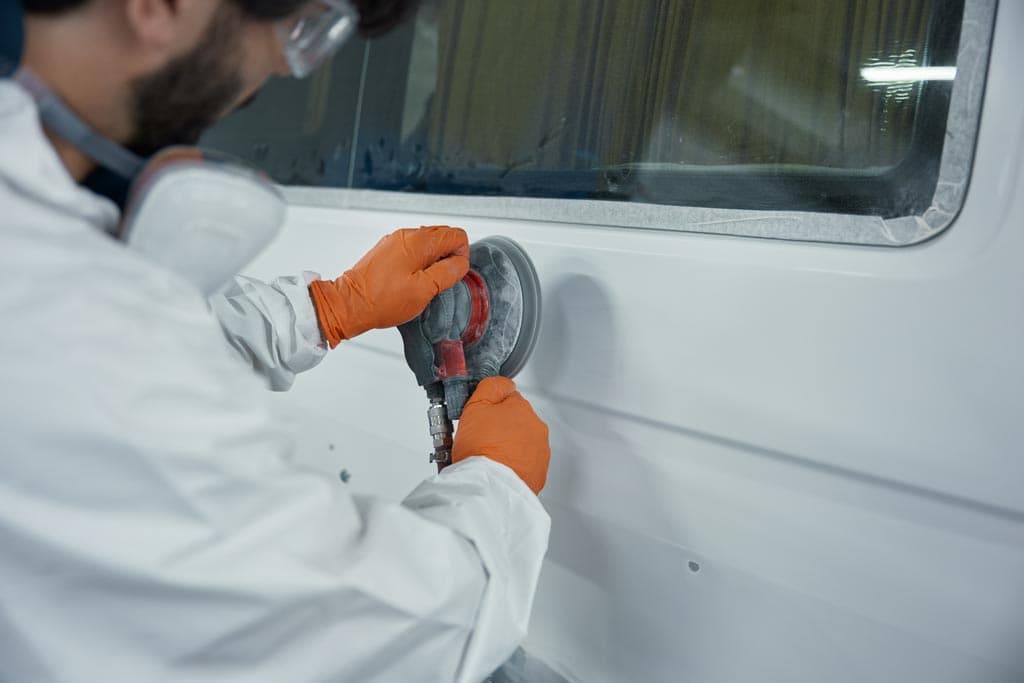 Arregla tu vehículo industrial en nuestro taller de chapa y pintura en Noia