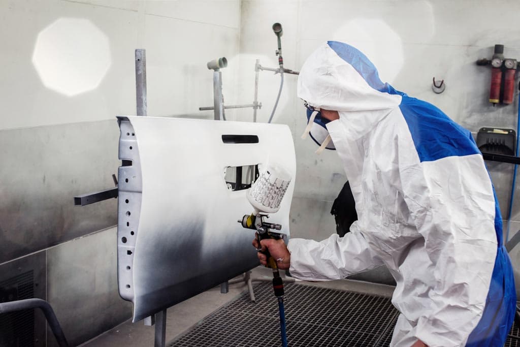 Trabajos de chapa y pintura para turismos y vehículos industriales